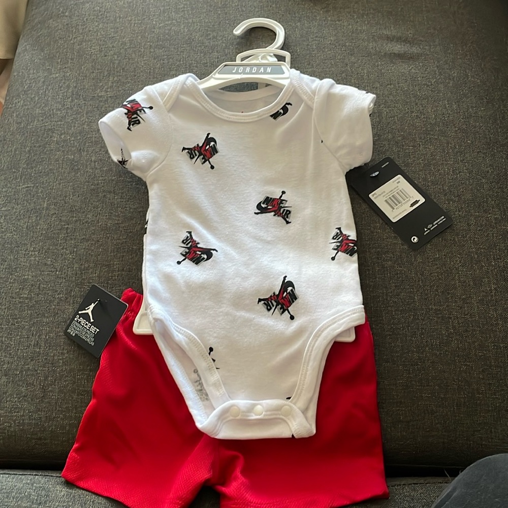 Nike Jordan 2 piece set (never worn with tags)